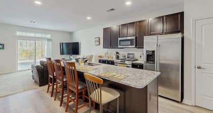 Friendship Creek Spacious pet friendly townhome w/shared pool