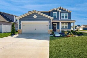 Exterior - Ocean View Beach Club house with shared pool, sports courts, & gym (Ocean View)