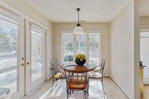 Dining - Sea Colony Tennis townhome w/community pools, tennis/pickleball, gym (Bethany Beach)