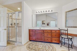 Shower, hair dryer, towels - Bethany Lakes house with a community pool, gym, tennis & free WiFi (Bethany Beach)