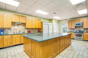 Fridge, microwave, oven, stovetop - Bethany Lakes house with a community pool, gym, tennis & free WiFi (Bethany Beach)