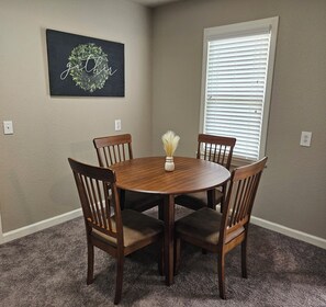 Dining - Cute 2-bedroom Farmhouse Style House near OBU in Shawnee! (Shawnee)