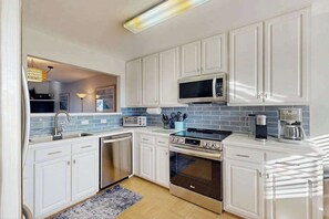 Fridge, microwave, oven, stovetop - Bethany Bay 3rd floor condo-no elevator-pool,hot tub,tennis court,on-site golf (Ocean View)