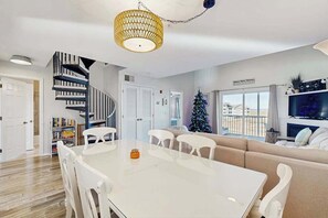 Dining - Bethany Bay 3rd floor condo-no elevator-pool,hot tub,tennis court,on-site golf (Ocean View)