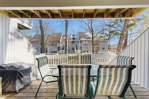 Outdoor dining - Sea Colony Tennis 1st-floor condo w/community pools, tennis/pickleball, gym (Bethany Beach)