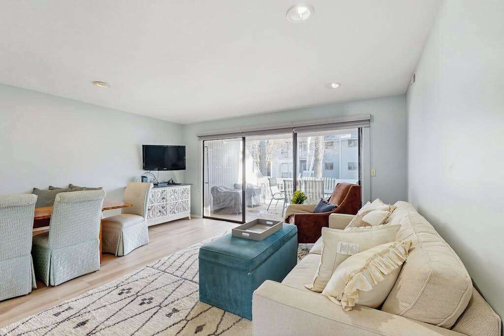 TV, DVD player, offices
