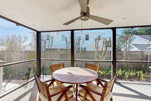 Outdoor dining - Town of Rehoboth Beach - 38242 Robinson Dr. Unit #1 (Rehoboth Beach)