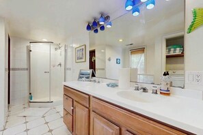 Shower, hair dryer, towels - Town of Bethany Beach - 33391 Ocean Pines Ln (Bethany Beach)