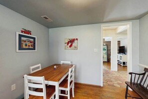 Dining - Town of Bethany Beach - 33391 Ocean Pines Ln (Bethany Beach)