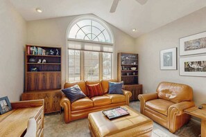 TV, fireplace, offices - Salt Pond - 322 Walkabout (Bethany Beach)