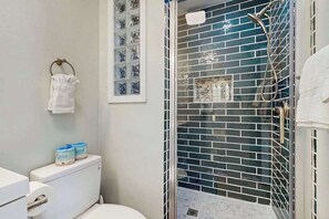 Shower, hair dryer, towels - Henlopen Station condo w/shared pool, patio, grill, close to beach & restaurants (Rehoboth Beach)