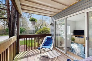 Terrace/patio - Henlopen Station condo w/shared pool, patio, grill, close to beach & restaurants (Rehoboth Beach)