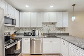 Fridge, microwave, oven, stovetop - Henlopen Station condo w/shared pool, patio, grill, close to beach & restaurants (Rehoboth Beach)