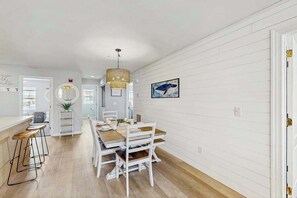 Dining - The Palms - 36525 Palm Dr, Unit #5201 (Rehoboth Beach)