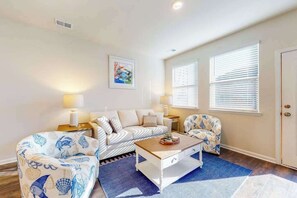 TV, offices - Ocean View Beach Club townhome with WiFi, private patio, shared pool, & sauna (Ocean View)