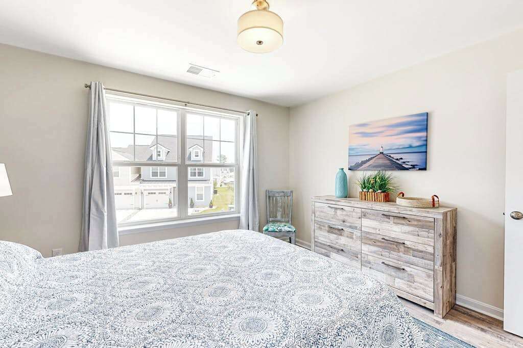Desk, iron/ironing board, travel cot, WiFi