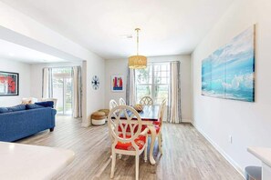 TV, offices - Friendship Creek - 35058 Dundee St | Charming townhouse with pool & patio (Frankford)