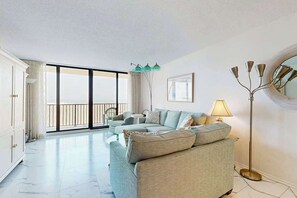 TV, stereo, offices - Oceanfront complex with beach access & charm - pools, tennis, fitness centers (Bethany Beach)