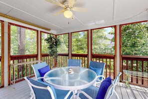 Outdoor dining - Cat Hill - Inviting retreat with fireplace, lovely porch, kayaks & firepit (Bethany Beach)