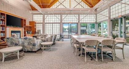 Bear Trap Dunes condo with pools, golf, sauna, sports courts - dogs OK