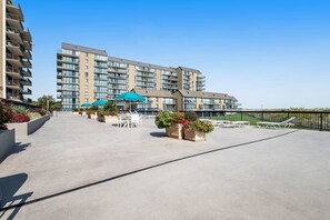 Terrace/patio - Sea Colony Oceanfront Penthouse - Views, Wrap-Around Deck, Pools, Private Beach (Bethany Beach)