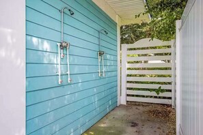 Property grounds - Newly remodeled - dog friendly townhome with pools, tennis, washer/dryer & AC (Millville)