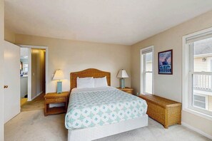 Iron/ironing board, travel cot, WiFi, bed sheets - Dog-friendly home with canal views spacious layout (Bethany Beach)