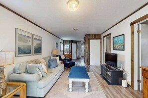 TV, offices - Dog-friendly home with canal views spacious layout (Bethany Beach)