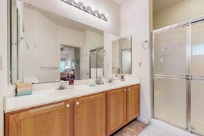 Shower, hair dryer, towels - South Hampton home with shared pool, game room, & water view- dog-friendly (Ocean View)
