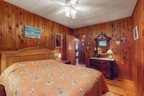 Iron/ironing board, WiFi, bed sheets - Town of South Bethany waterfront home with boat ramp - 5-min walk to beach (Bethany Beach)