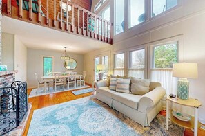 TV, offices - Bethany West home with pool & tennis access - wood finishes, balcony, W/D, & AC (Bethany Beach)