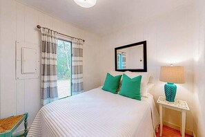 Tabla de planchar con plancha, wifi y ropa de cama 