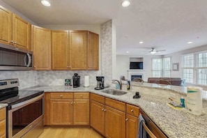 Fridge, microwave, oven, stovetop - Bear Trap Dunes first floor condo w/community pool, tennis court & on site golf (Ocean View)