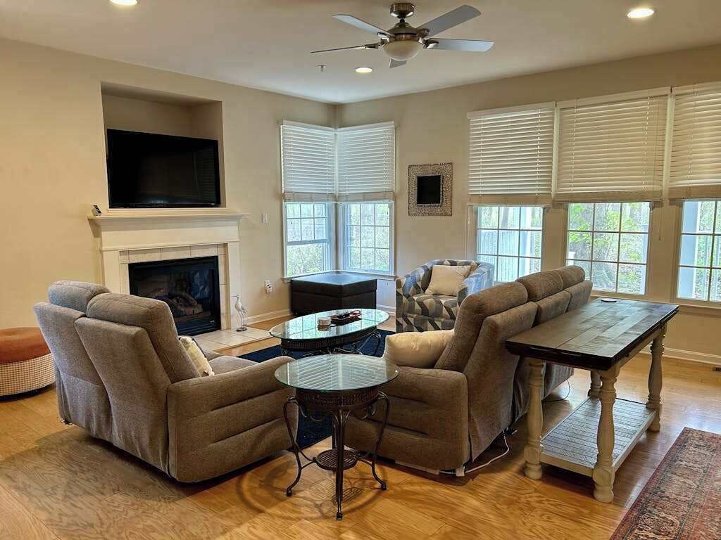 TV, fireplace, offices