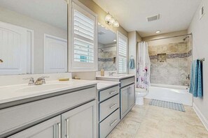 Shower, hair dryer, towels - Marlin Chase home with resort amenities, deck, grill, Free WIFI (Ocean View)