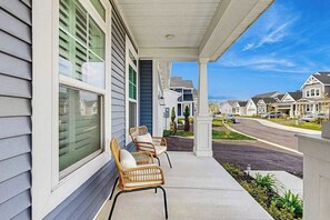 Terrace/patio - Marlin Chase home with resort amenities, deck, grill, Free WIFI (Ocean View)
