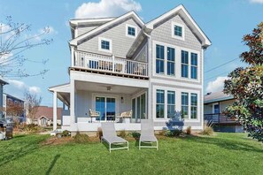 Exterior - Spacious pet friendly waterfront house w/deck, patio, balcony & gas grill (Bethany Beach)