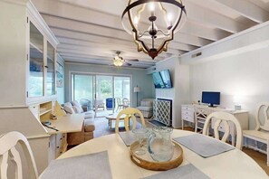 Dining - Mallard Lakes townhouse in peaceful community with pool, hot tub, fishing pier (Selbyville)