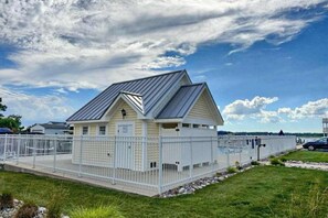 Exterior - Sandy Cove Townhouse w/ Water Views & Shared Pool, Private W/D, Free Wifi (Ocean View)