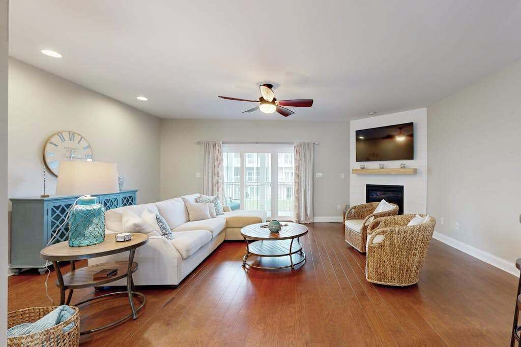 TV, fireplace, offices