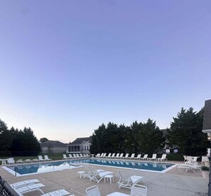 Pool - Townhomes of Providence spacious townhouse w/shared pool, patio & grill (Ocean View)