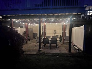Outdoor dining - Townhomes of Providence spacious townhouse w/shared pool, patio & grill (Ocean View)