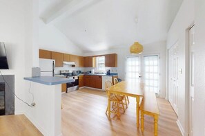 Fridge, microwave, oven, stovetop - Peaceful single family home with shared pool and sports courts access (Frankford)