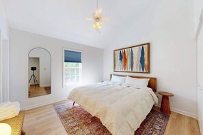 WiFi, bed sheets - Peaceful single family home with shared pool and sports courts access (Frankford)