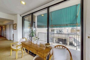 Interior - Sea Colony lanai condo with pools, tennis/pickle ball courts, fitness center (Bethany Beach)