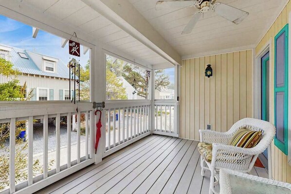Property grounds - Bahama Beach Cottages house w/deck, balcony, close to beach & restaurants (Bethany Beach)
