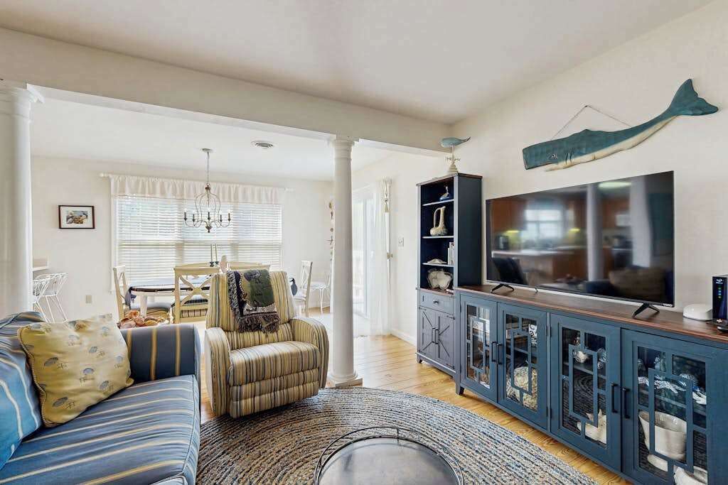 TV, fireplace, DVD player, offices