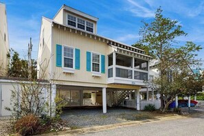Exterior - Bahama Beach Cottages house w/deck, balcony, close to beach & restaurants (Bethany Beach)
