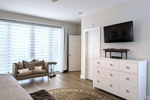TV, fireplace, DVD player, offices - Town of Bethany Beach house w/private pool, hot tub, games, deck, grill (Bethany Beach)