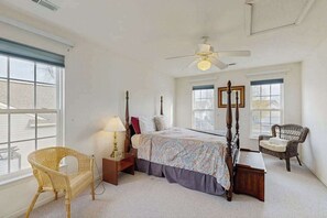 Desk, travel cot, WiFi, bed sheets - South Hampton house with shared community pool & tennis courts (Ocean View)